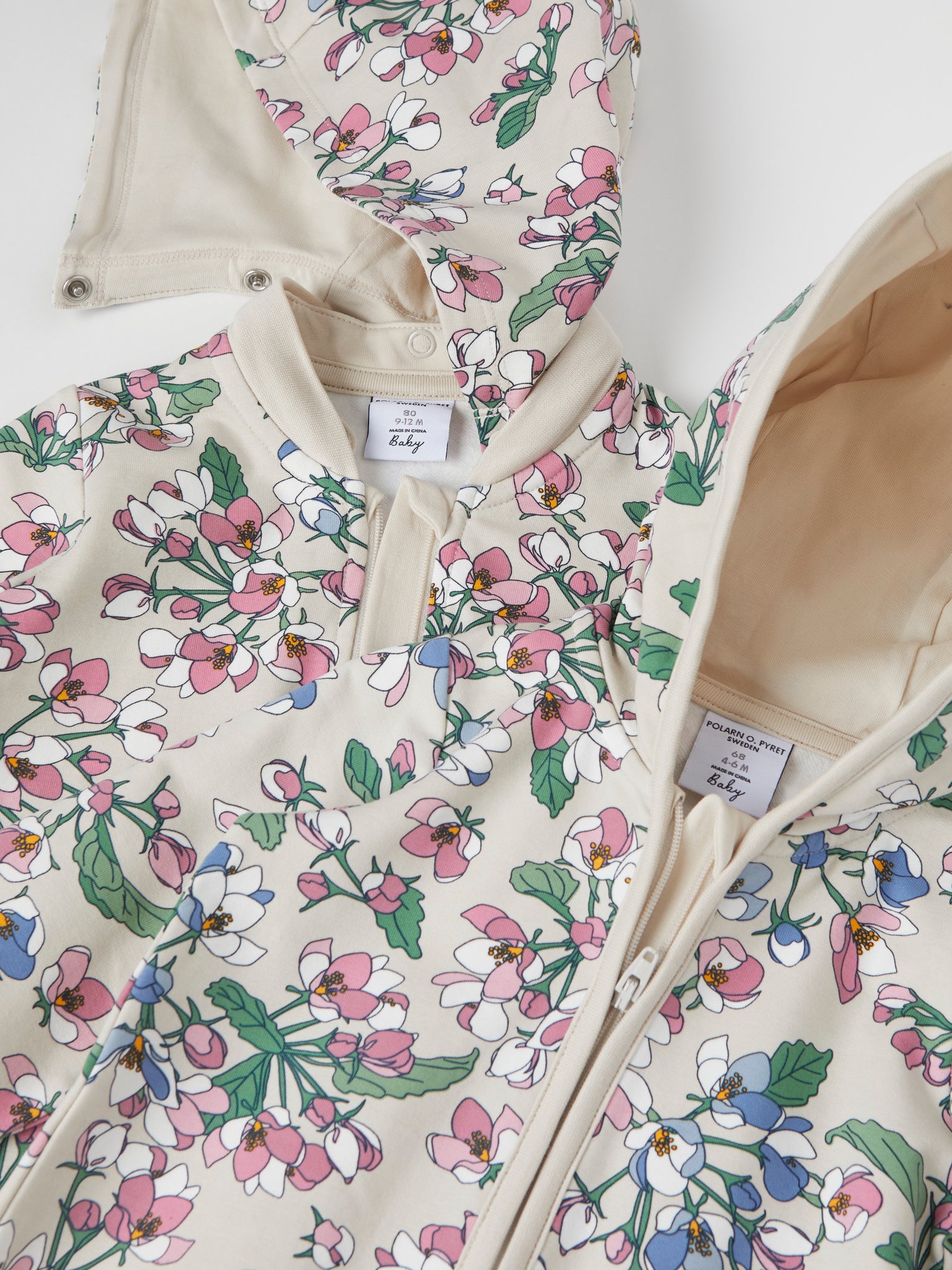 Apple blossom Print Baby All-in-one from the Polarn O. Pyret baby collection. Clothes made using sustainably sourced materials.