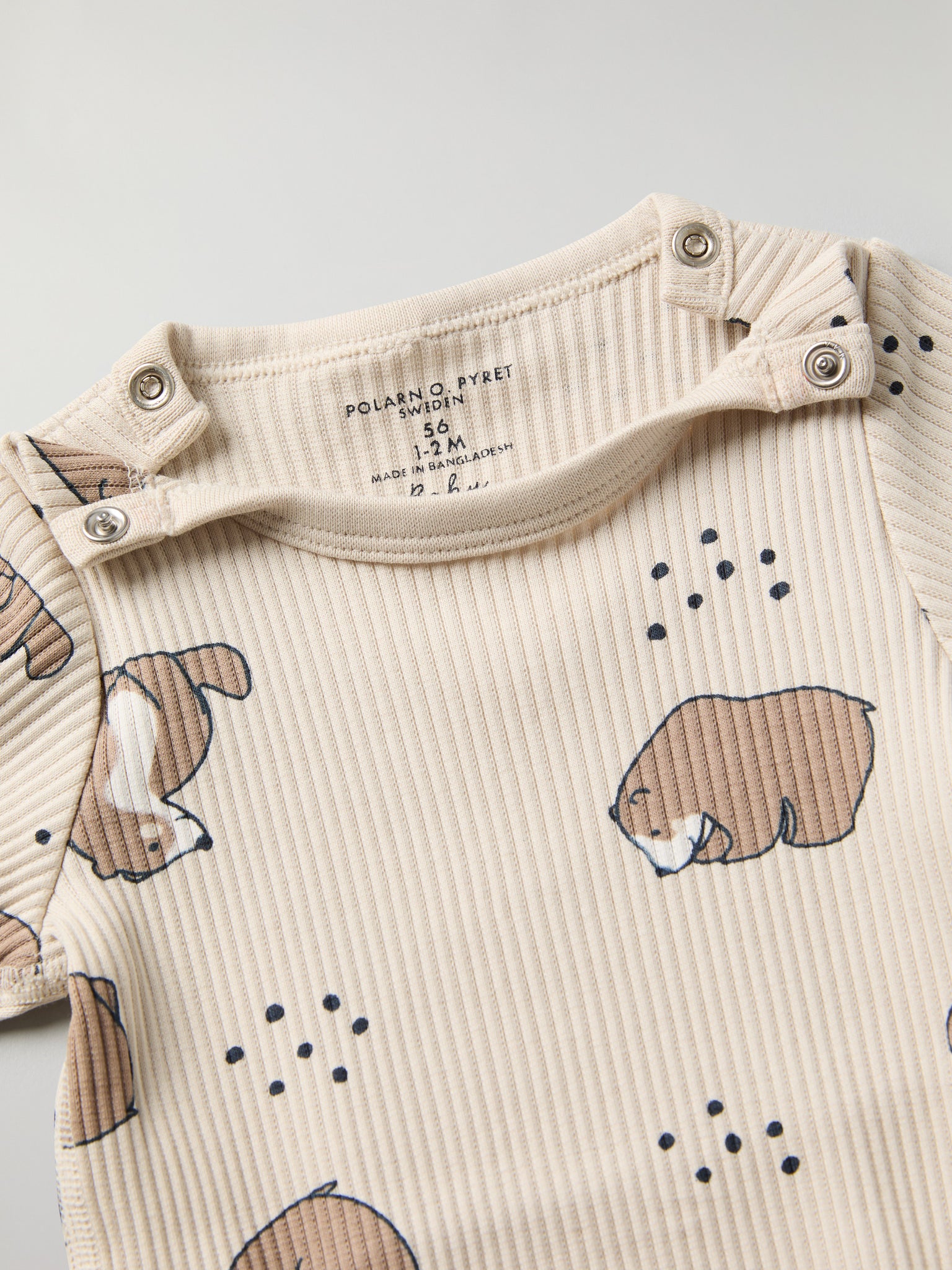 Bear Print Ribbed Babygrow from the Polarn O. Pyret baby collection. Nordic kids clothes made from sustainable sources.