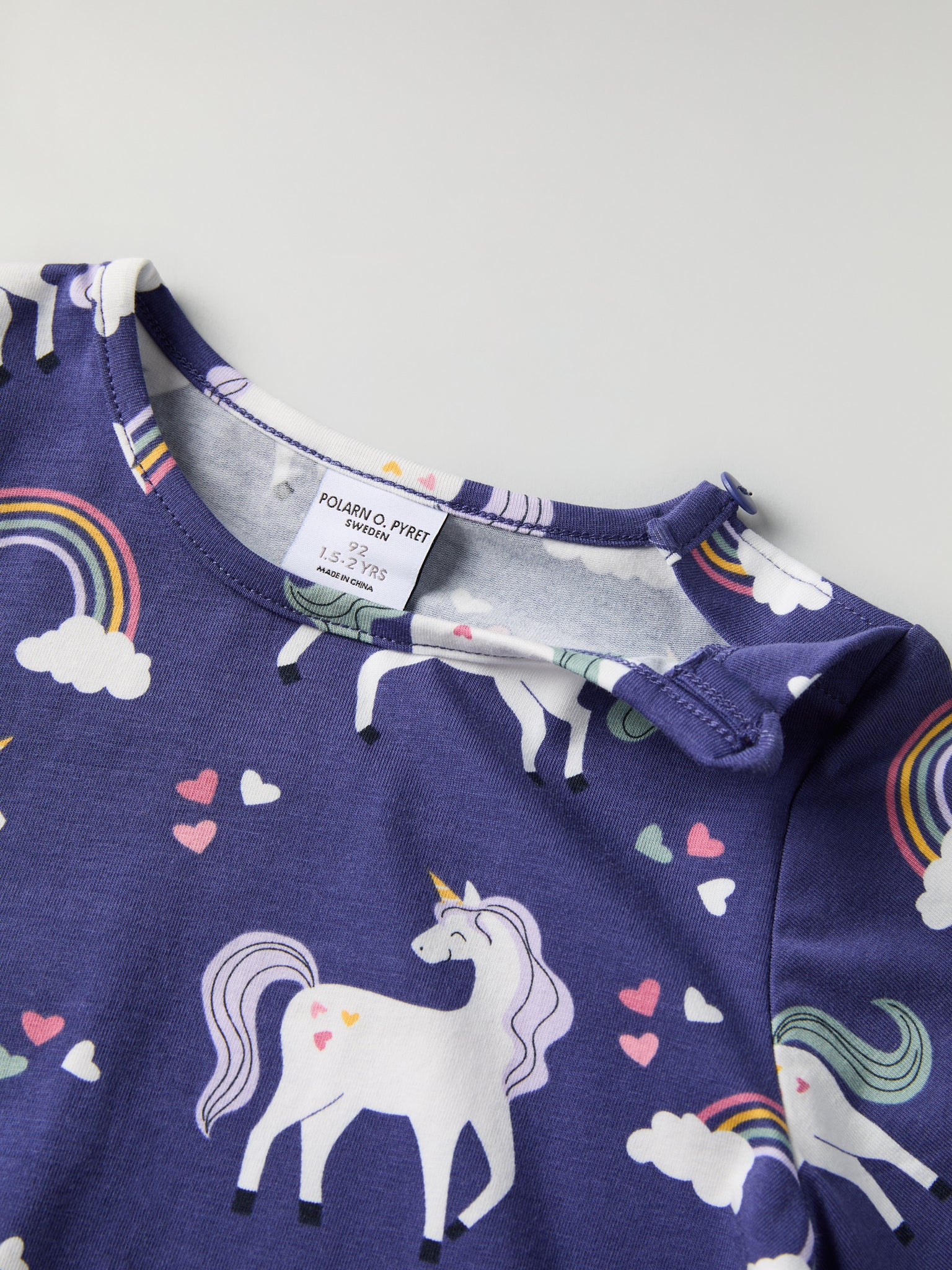 Unicorn Cloud Pocket Kids Top from Polarn O. Pyret kidswear. Nordic kids clothes made from sustainable sources.