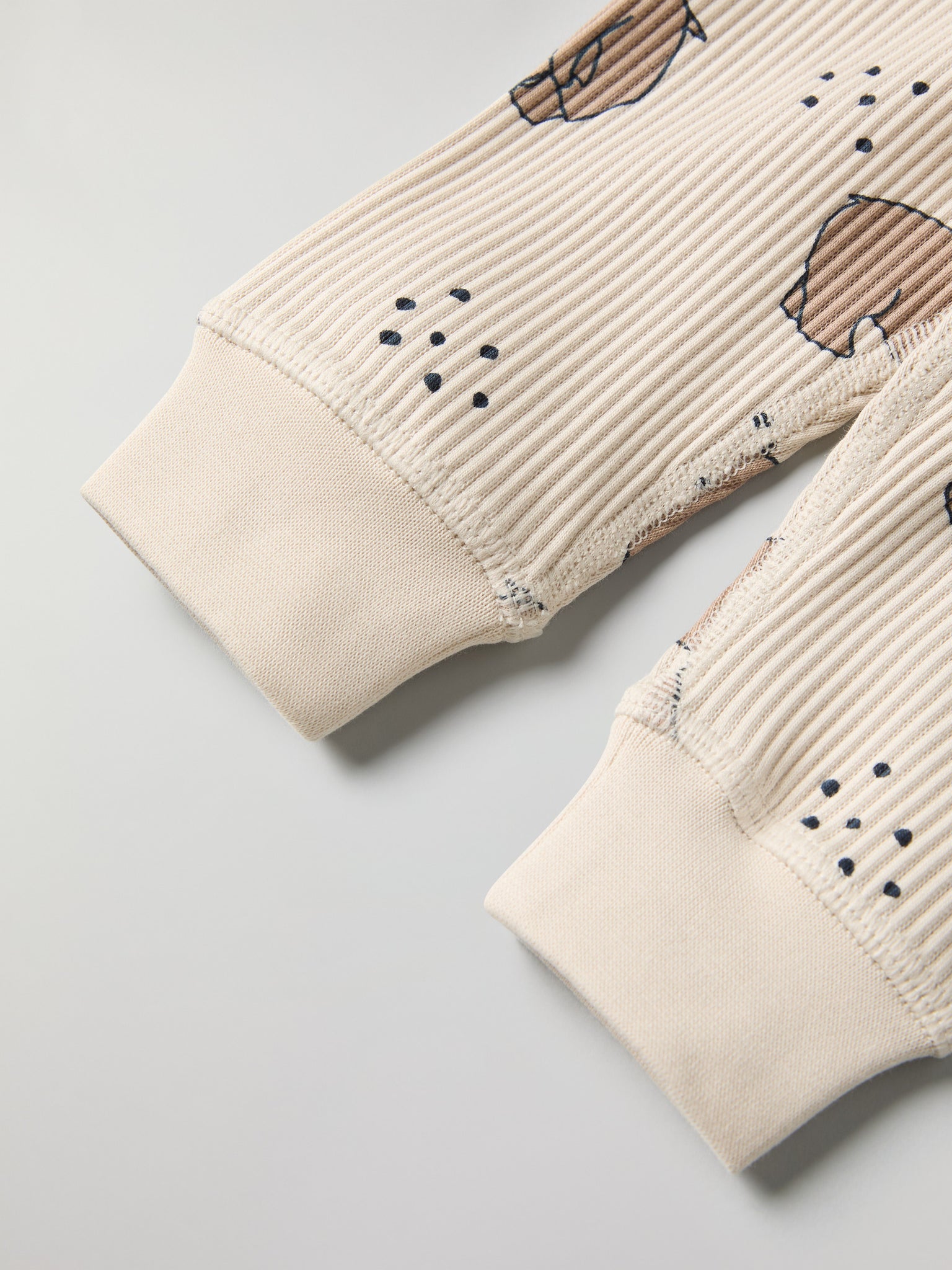 Ribbed Bear Print Baby Leggings from the Polarn O. Pyret baby collection. Clothes made using sustainably sourced materials.