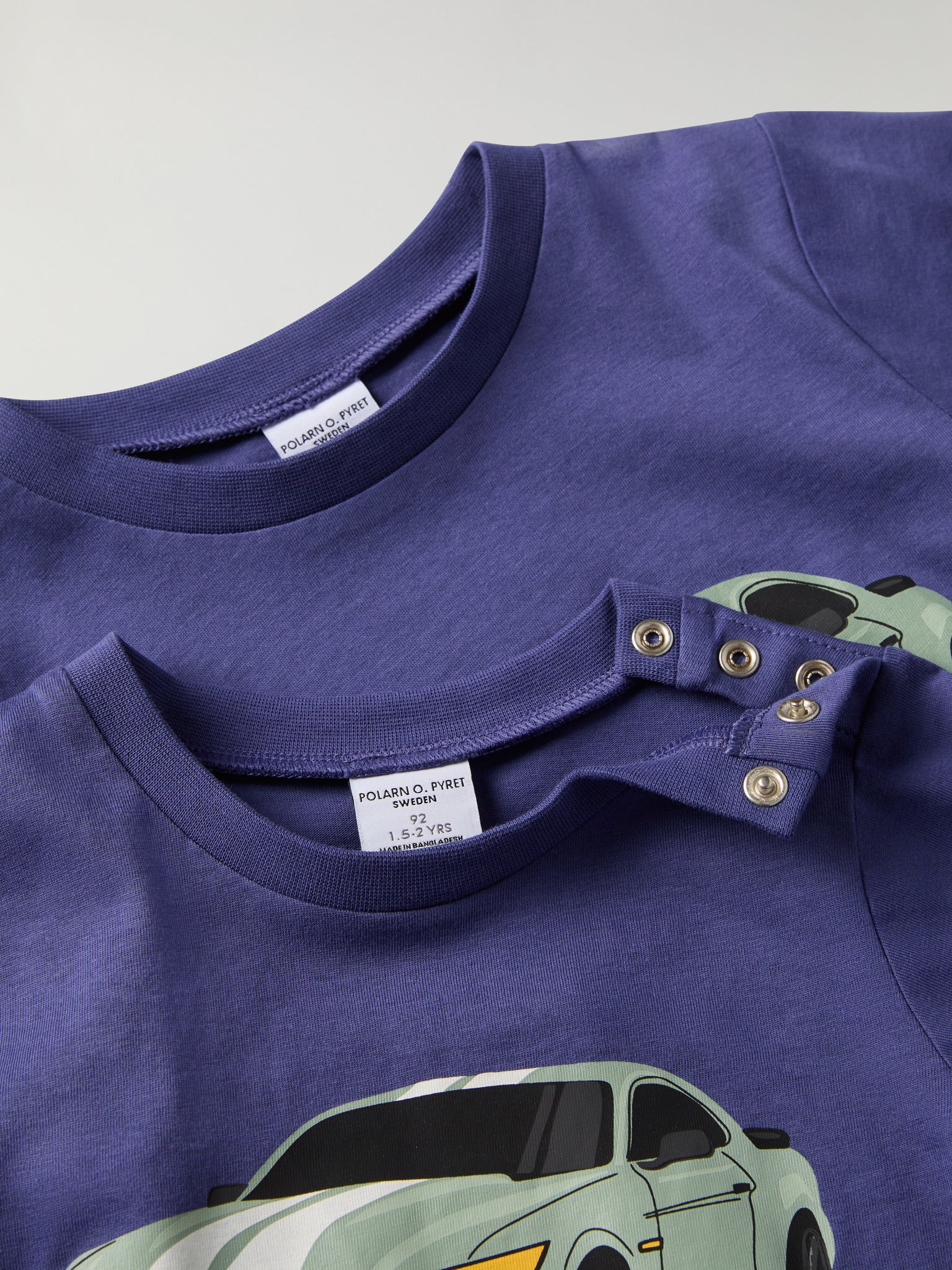 Organic Cotton Kids Car Print T-shirt from Polarn O. Pyret kidswear. Clothes made using sustainably sourced materials.