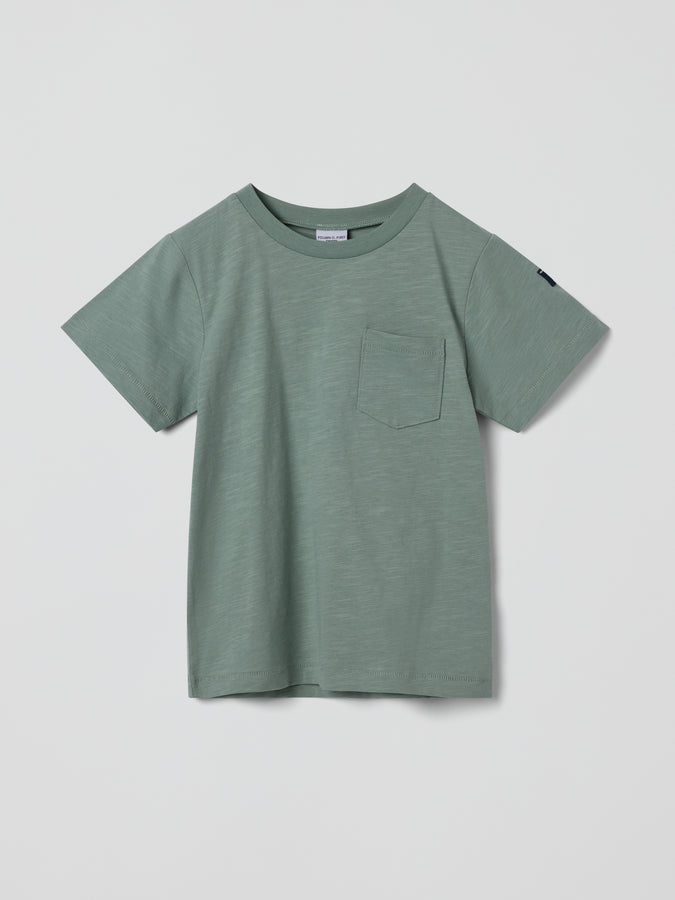 Green Kids Pocket T-Shirt from the Polarn O. Pyret baby collection. Nordic kids clothes made from sustainable sources.