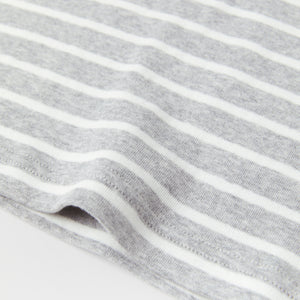 Top in organic cotton and Polarn O. Pyret Stripe.