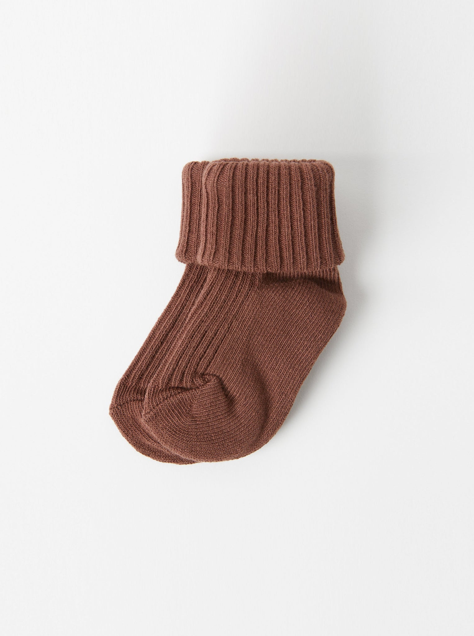 Organic Cotton Brown Baby Socks from the Polarn O. Pyret Kidswear collection. Nordic kids clothes made from sustainable sources.